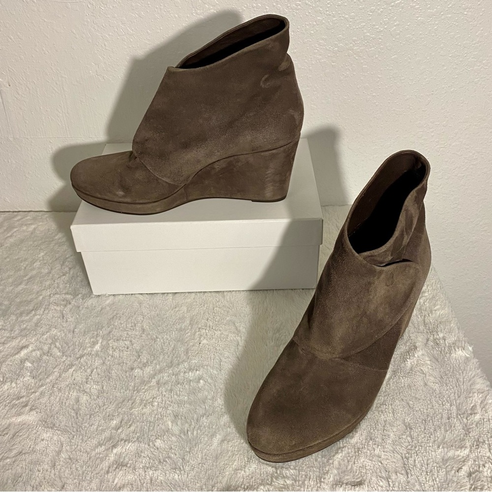 Anthropologie COCLICO Mocha Suede Wedge Ankle Boots Women’s Size 41 EU (US 10)